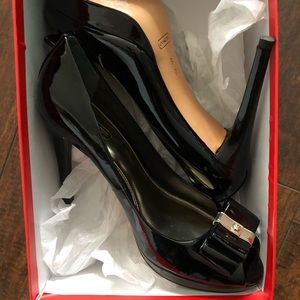 Coach patent leather pumps with gold trim bow